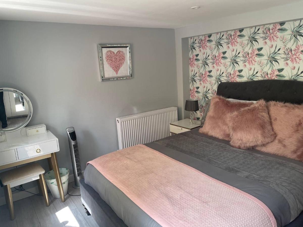 Entire 2 Bed Flat With Garden, Located Near Beach Lägenhet Brighton Exteriör bild